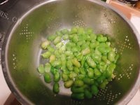 妈妈最爱的蚕豆炒鸡蛋做法图解2)