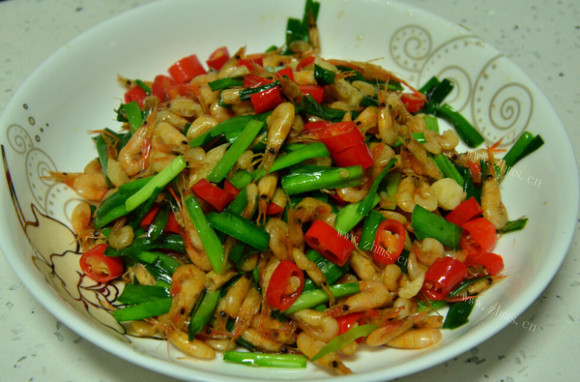 色香味浓的韭菜炒河虾