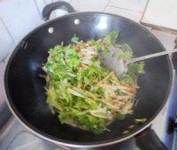 水芹炒肉丝做法图解5)