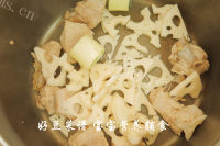 莲藕排骨面线做法图解4)