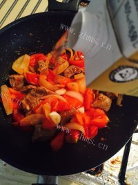 油而不腻的番茄炖牛肉做法图解5)