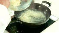 家常菜炝拌土豆丝做法图解2)