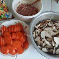 胡萝卜香菇炒肉丝的做法图解二