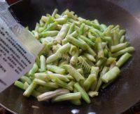 家常菜四季豆炒肉片做法图解6)