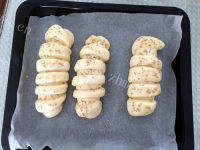 清淡的肉松沙拉面包做法图解13)