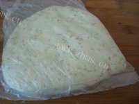 芝麻咸酥小饼做法图解4)