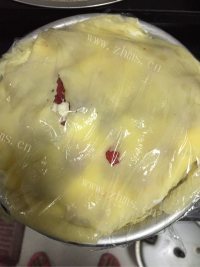 自制草莓千层做法图解10)