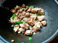 开胃的酸菜排骨做法图解6)