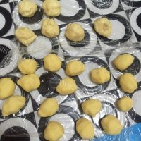 美味的红豆蛋黄酥做法图解8)