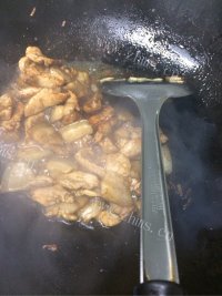 唇齿留香的蒜薹炒肉做法图解4)