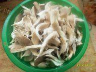 蘑菇炒鸡蛋自制做法图解2)