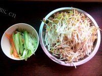 家常菜蒜苗炒豆芽做法图解1)