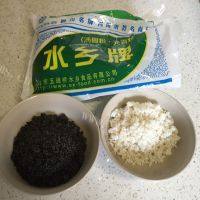 美味的芝麻糯米丸子做法图解1)