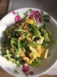 家常菜西芹炒蛋