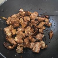 香菇排骨做法图解4)