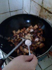 下饭的茄子烧肉做法图解6)