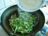 家常菜青椒毛豆炒肉丝做法图解14)