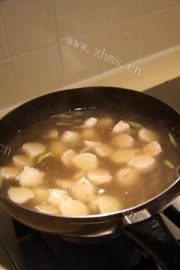 美味的丝瓜浸鱼丸做法图解5)