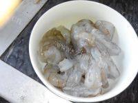 超级好吃的西兰花炒虾仁做法图解2)