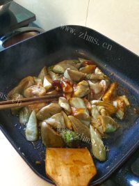 色香味俱全的油焖茄子做法图解9)