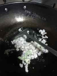 好吃的酸豆角炒肉末做法图解6)