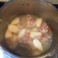 美味的枸杞山药排骨汤