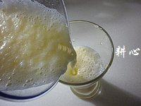 鲜榨苹果菠萝汁做法图解6)