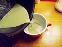 美味的抹茶牛奶做法图解6)