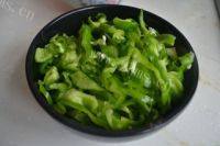家常菜青椒炒河虾做法图解5)