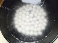 美味的桂花酒酿圆子做法图解2)