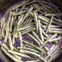 让人怀念的茄子烧豆角做法图解2)