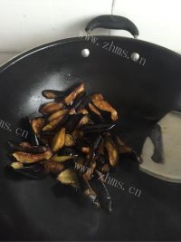 营养丰富的炸茄子做法图解6)