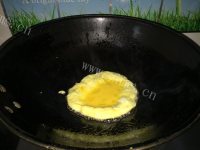 油而不腻的蛋炒饭做法图解3)