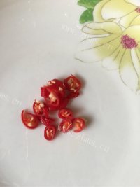 诱人的凉拌皮蛋做法图解2)