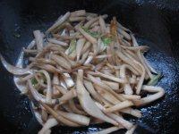 饱满的素炒杏鲍菇