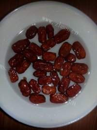 美味红糖红枣粥做法图解1)