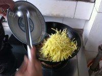 营养肉炒土豆丝做法图解6)