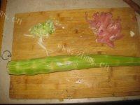 有特色的莴笋炒肉丝做法图解1)