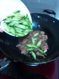 家常菜牛肉炒青瓜做法图解8)