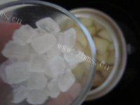 口感不错的冰糖炖雪梨做法图解7)