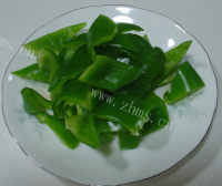DIY尖椒鸡蛋炒木耳做法图解2)