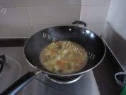 让人怀念的牛肉炖土豆做法图解7)