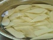 滋补的山药炖鸡汤做法图解6)