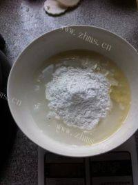 好吃的紫薯冰皮月饼做法图解1)