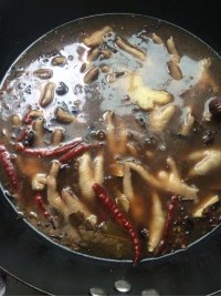 美味的卤鸡爪