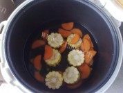 美味的胡萝卜玉米汤做法图解3)