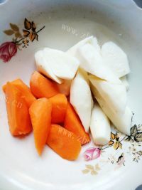 清淡的山药炖鸡汤做法图解2)