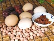 自制红枣银耳莲子汤做法图解1)