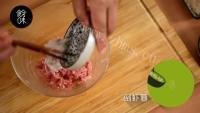 美味的泡面虾丸做法图解2)