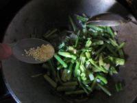 家常菜芹菜炒粉